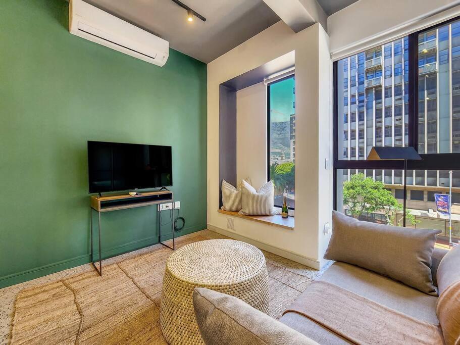 2nd Floor Luxury In City, Pool, Secure, Wifi Apartamento