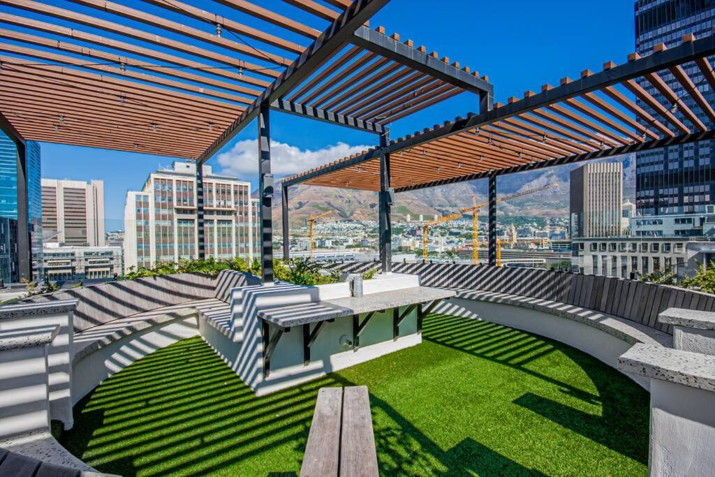 2nd Floor Luxury In City, Pool, Secure, Wifi Apartamento *