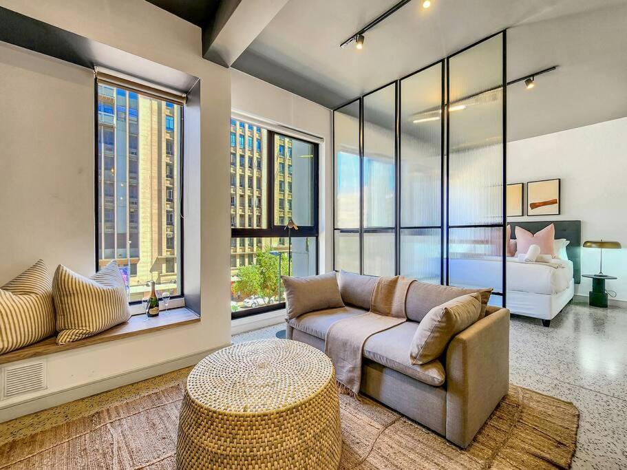 2nd Floor Luxury In City, Pool, Secure, Wifi