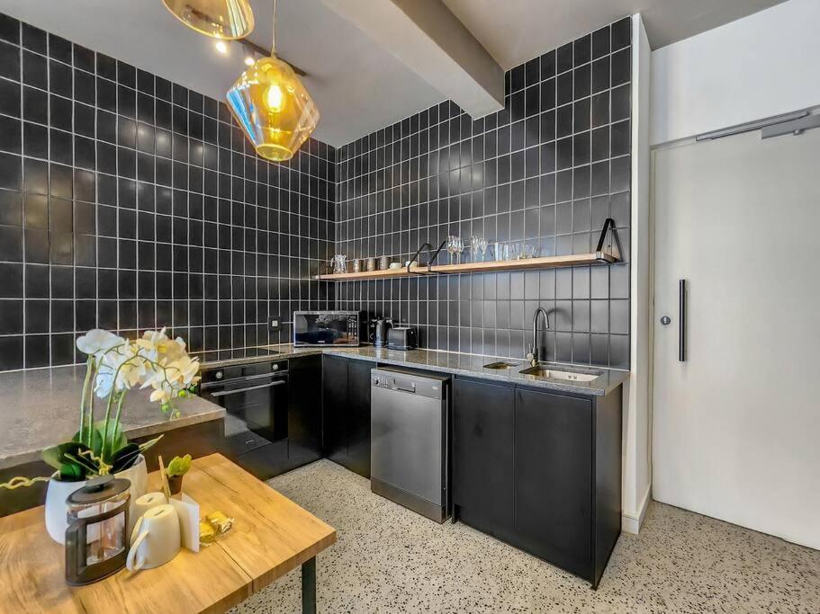 2nd Floor Luxury In City, Pool, Secure, Wifi